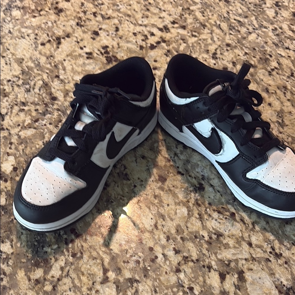 Nike Black and White Sneakers Classic Design